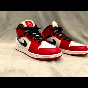 Jordan 1 Mid Chicago